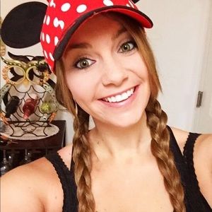 Meet your Posher, Leeann